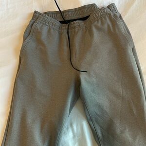 Rhône Jogger Pants, Grey Sized Medium